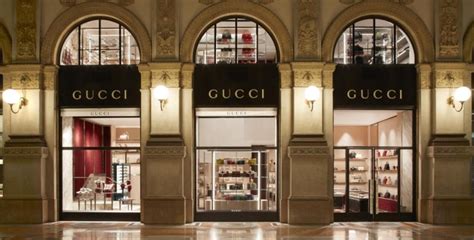 gucci progetto vetrine negozi|Riapre il flagship store di Milano .